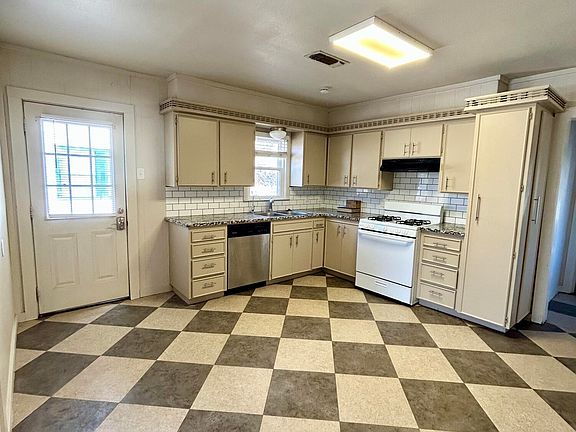 3rd image of 2610 36th St