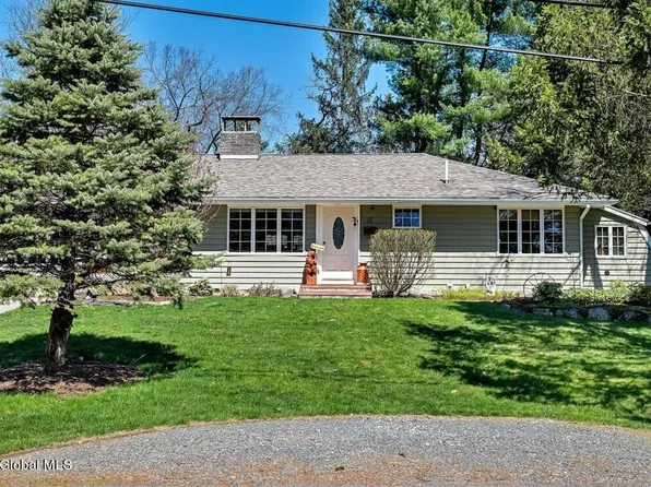 15 Jefferson Avenue, East Greenbush, NY 12144
