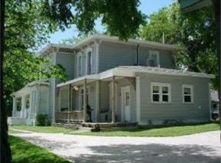125 E 8th St, Cameron, MO 64429