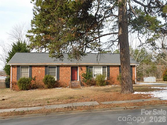 2nd image of 1135 Fieldstone Rd