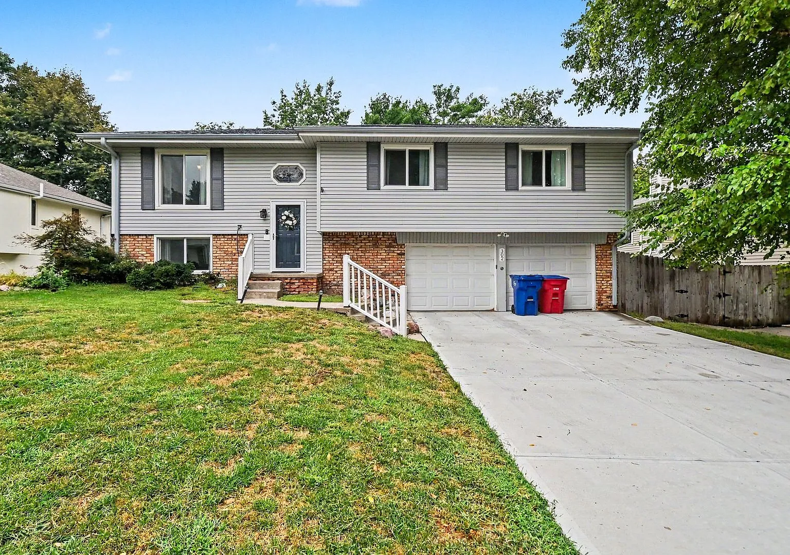 Papillion! — Photo 1