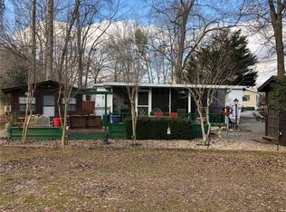 33 Riverside Pl, Cleveland, GA 30528