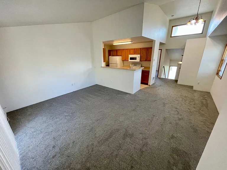 5631 N Hills Dr — Photo 7