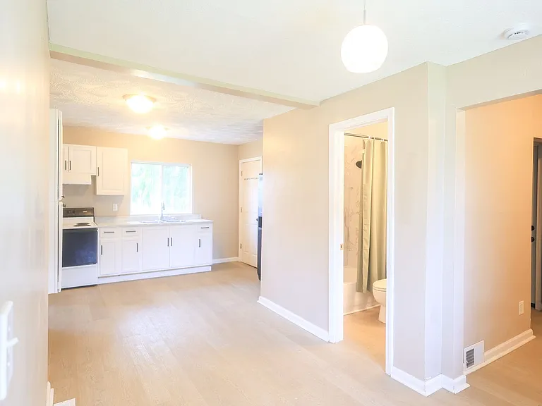 755 W 13th St — Photo 7