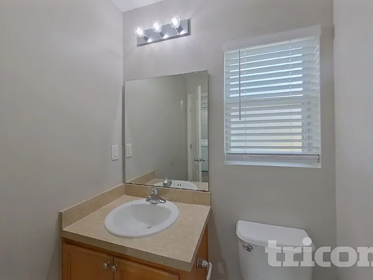 11931 Alexandra Dr — Photo 13