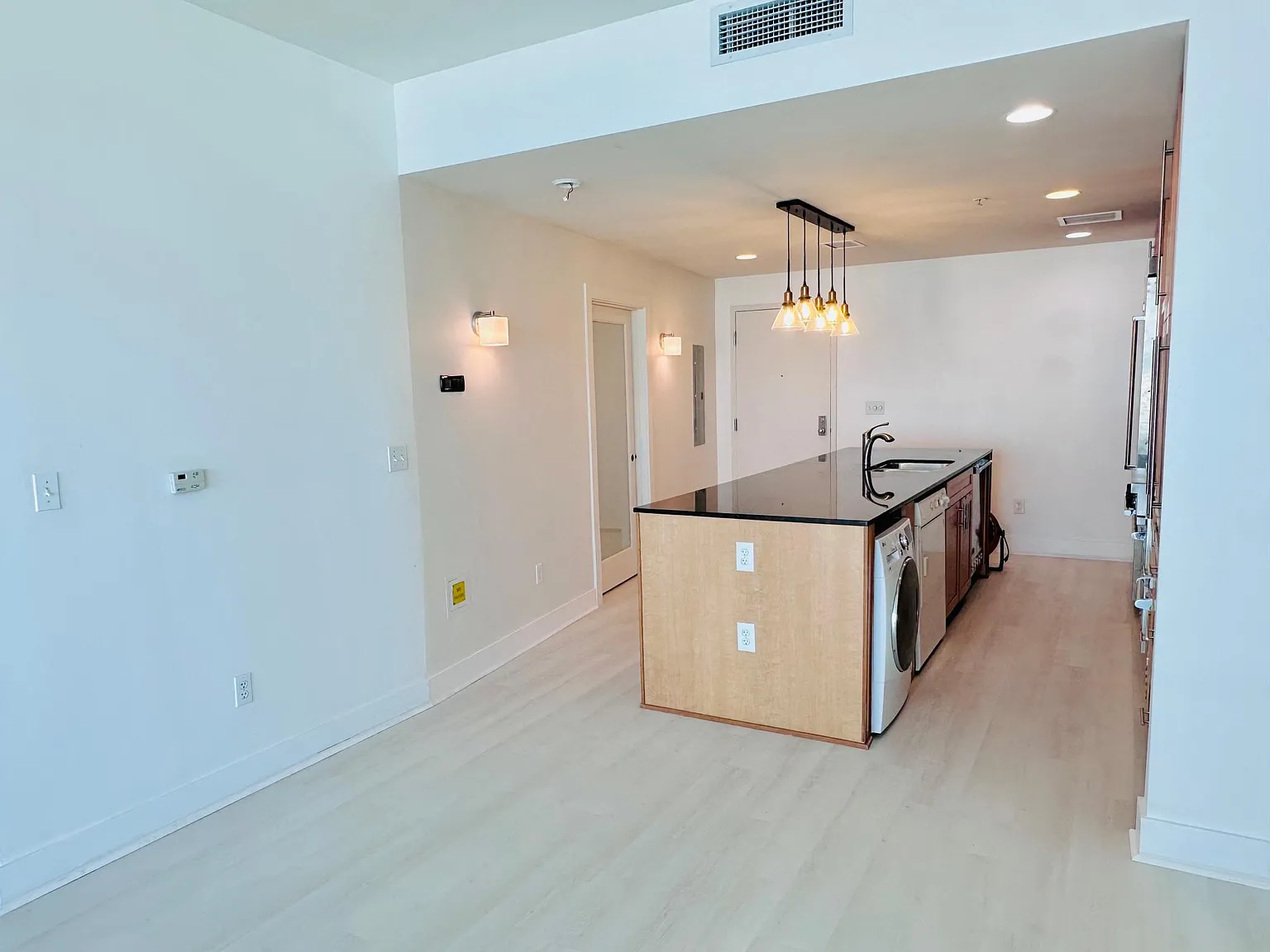 2 bed, 1050 sqft, $2,950 — Photo 4