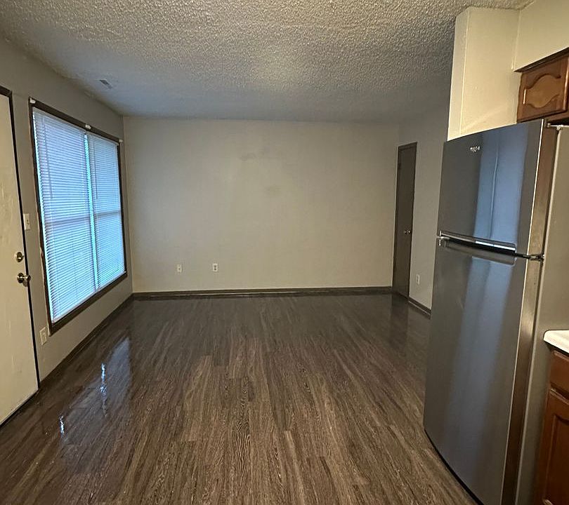1st image of 130 Sherwood Ct APT 4