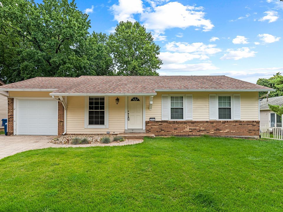 1st image of 2406 Village Glen Ct