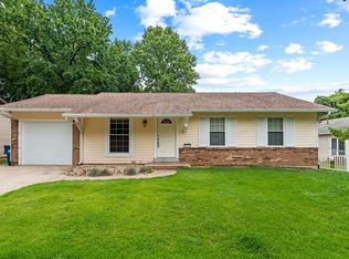 2406 Village Glen Ct, Maryland Heights, MO 63043