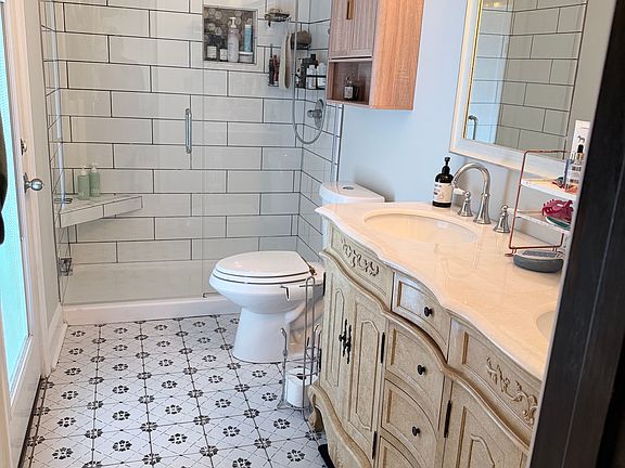 3rd image of 470 Riola Pl
