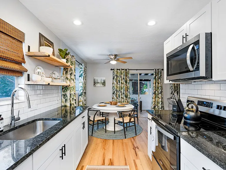 4705 Hollingsworth Ave — Photo 45