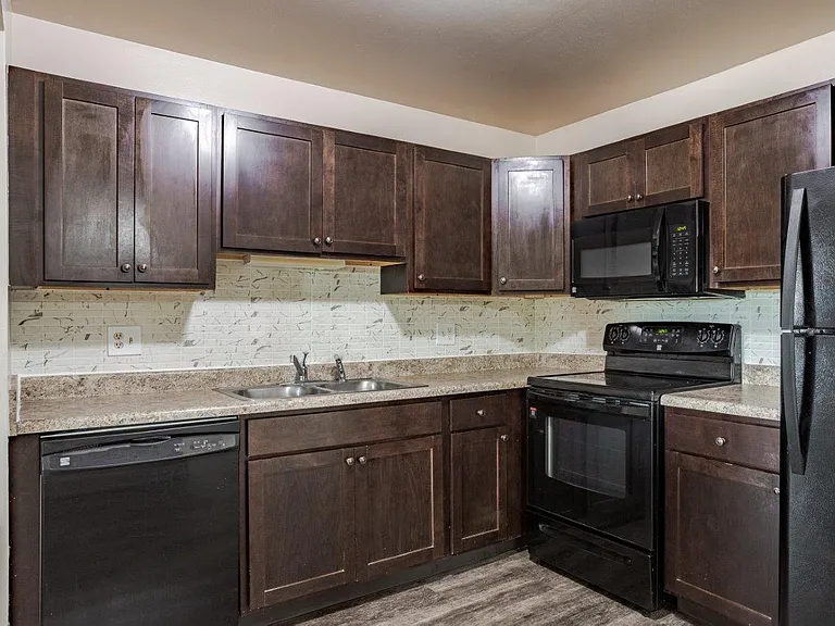 Pavilion Court Apartment Homes — Photo 1