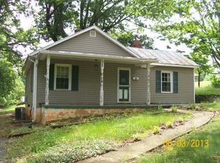 908 Peaks St, Bedford, VA 24523