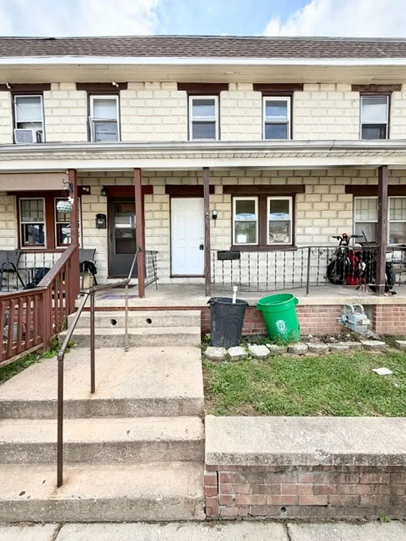 3-Bedroom, 1-Bath Townhouse for Rent — Photo 1