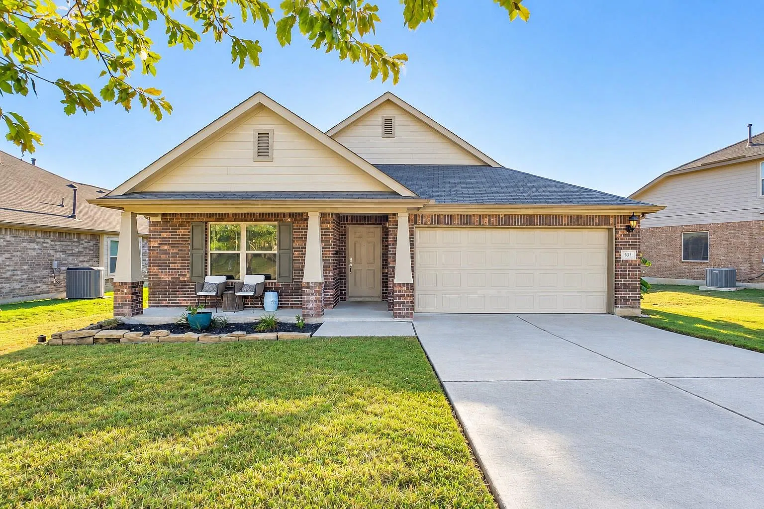 4 bed, 2.5 bath, 2132 sqft, $2,300 — Photo 1