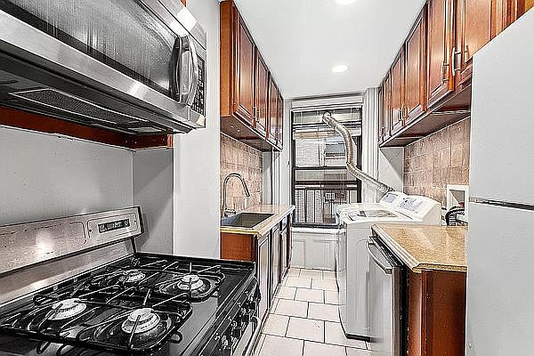 1st image of 1664 3rd Ave APT 4S