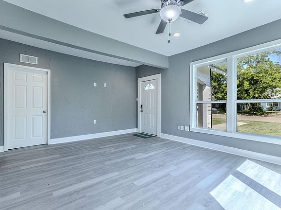 4th image of 2322 Reuter Ave