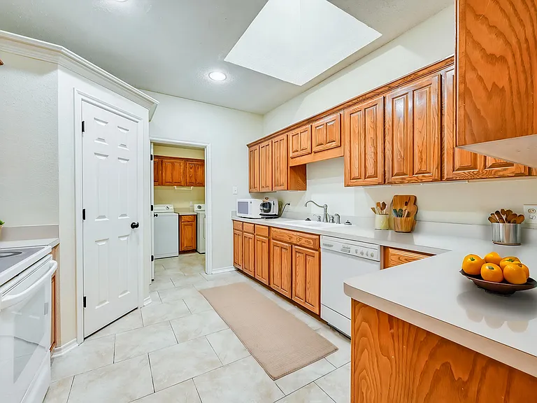 1136 Park Gln — Photo 8