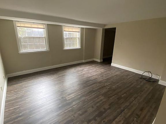 2nd image of 1531 N Plum St #1531E