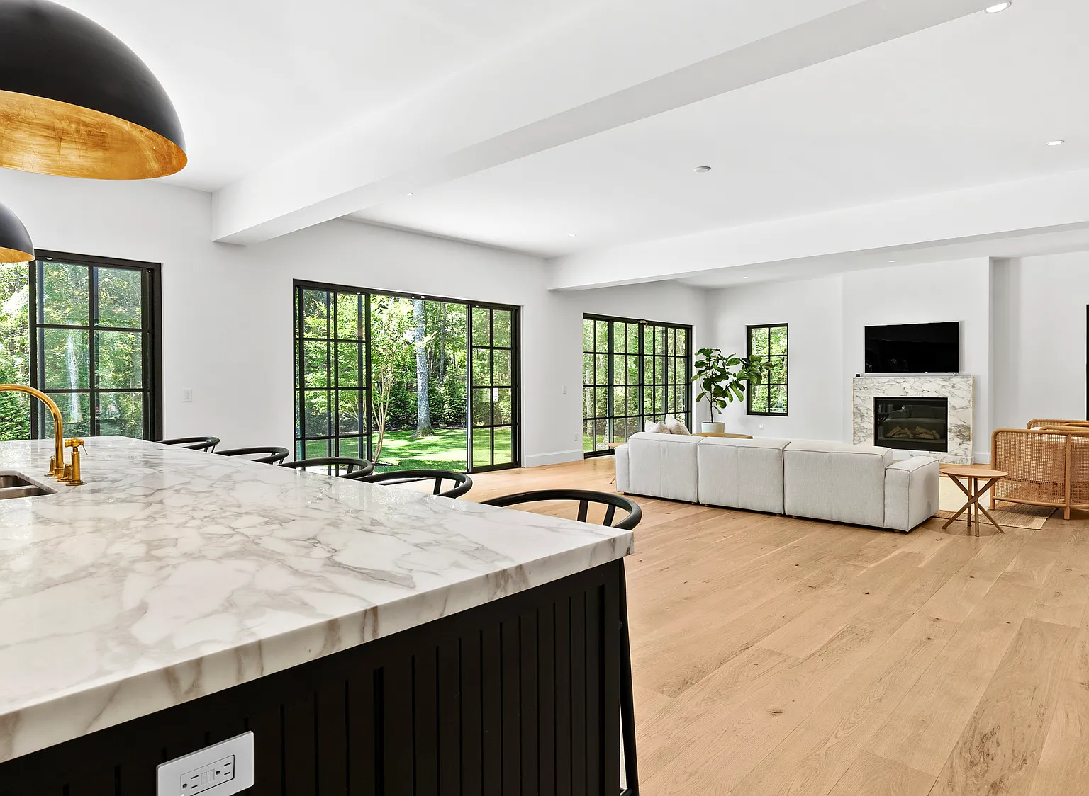 Spacious East Hampton Stunning New Construction Rental — Photo 3