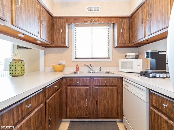 4th image of 13919 James Dr APT 909