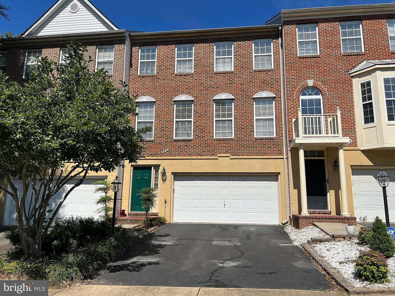 3 bed, 2.5 bath, 2270 sqft, $3,850 — Photo 1