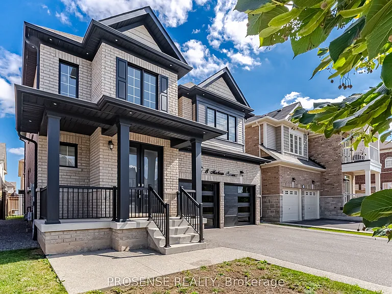 8 Macbean Cres — Photo 2