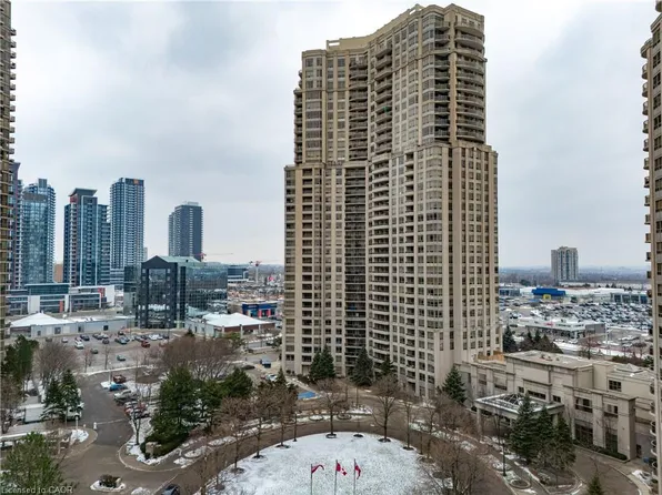 35 Kingsbridge Garden Cir #105, Mississauga, ON L5R 3Z5