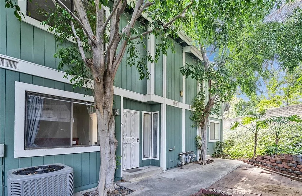 3 bed, 1412 sqft, $3,580 — Photo 1