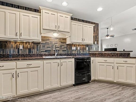 4th image of 8553 S Trinity Park Dr