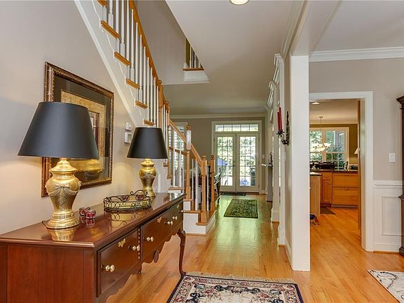 3rd image of 104 Fisher Ct
