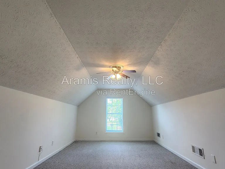 3241 Cranberry Ln — Photo 9
