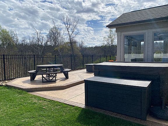 3rd image of 4094 Clapton Dr