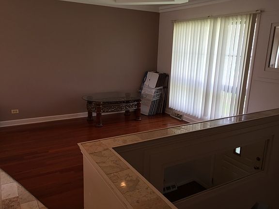 5th image of 101 N Cedar Ln