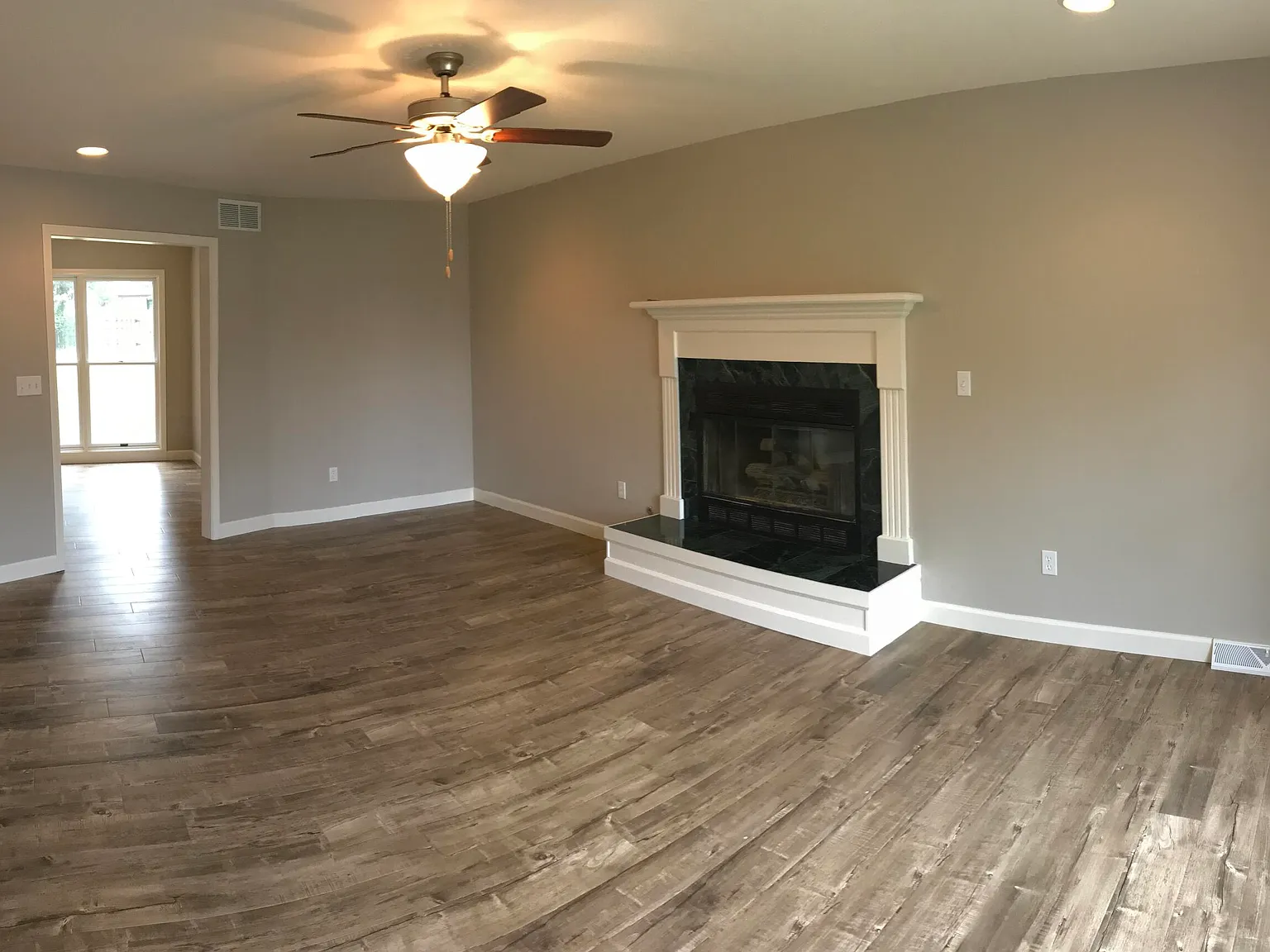4 bed, 3.5 bath, 2782 sqft, $2,850 — Photo 3