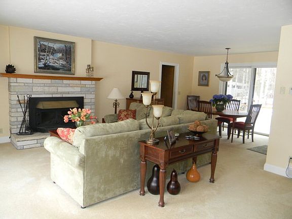 3rd image of 10638 Forest Ln