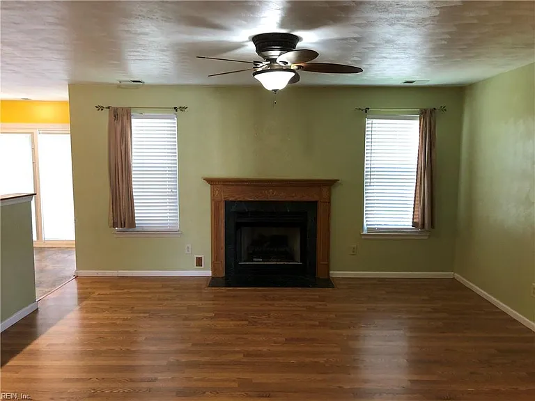 3773 Lilac Dr — Photo 2