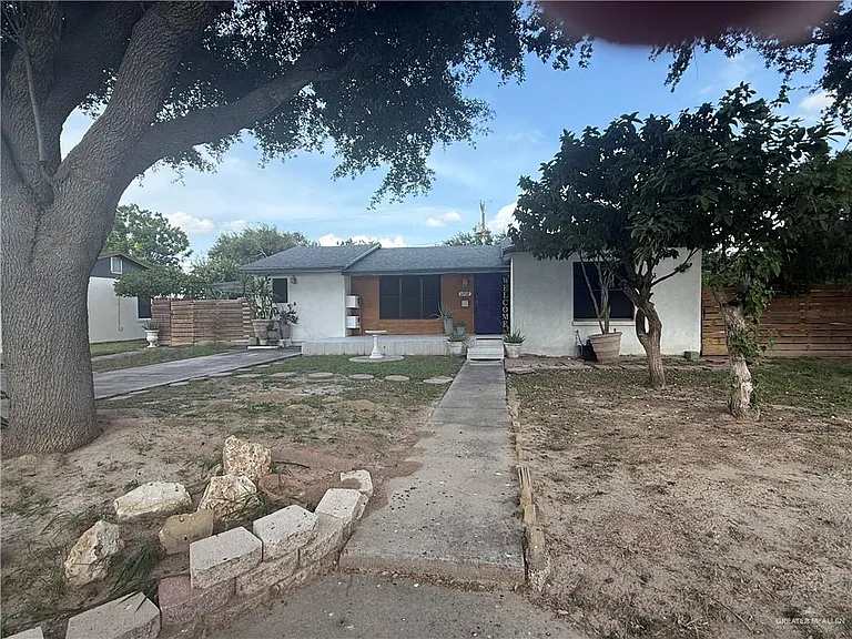 1808 N Broadway St — Photo 1