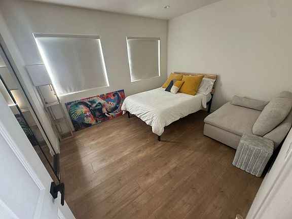 4th image of 6328 1/2 Camellia Ave
