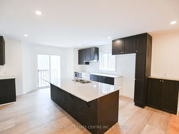 1078 S Kahshe Lake Rd E, Gravenhurst, ON P0E 1G0