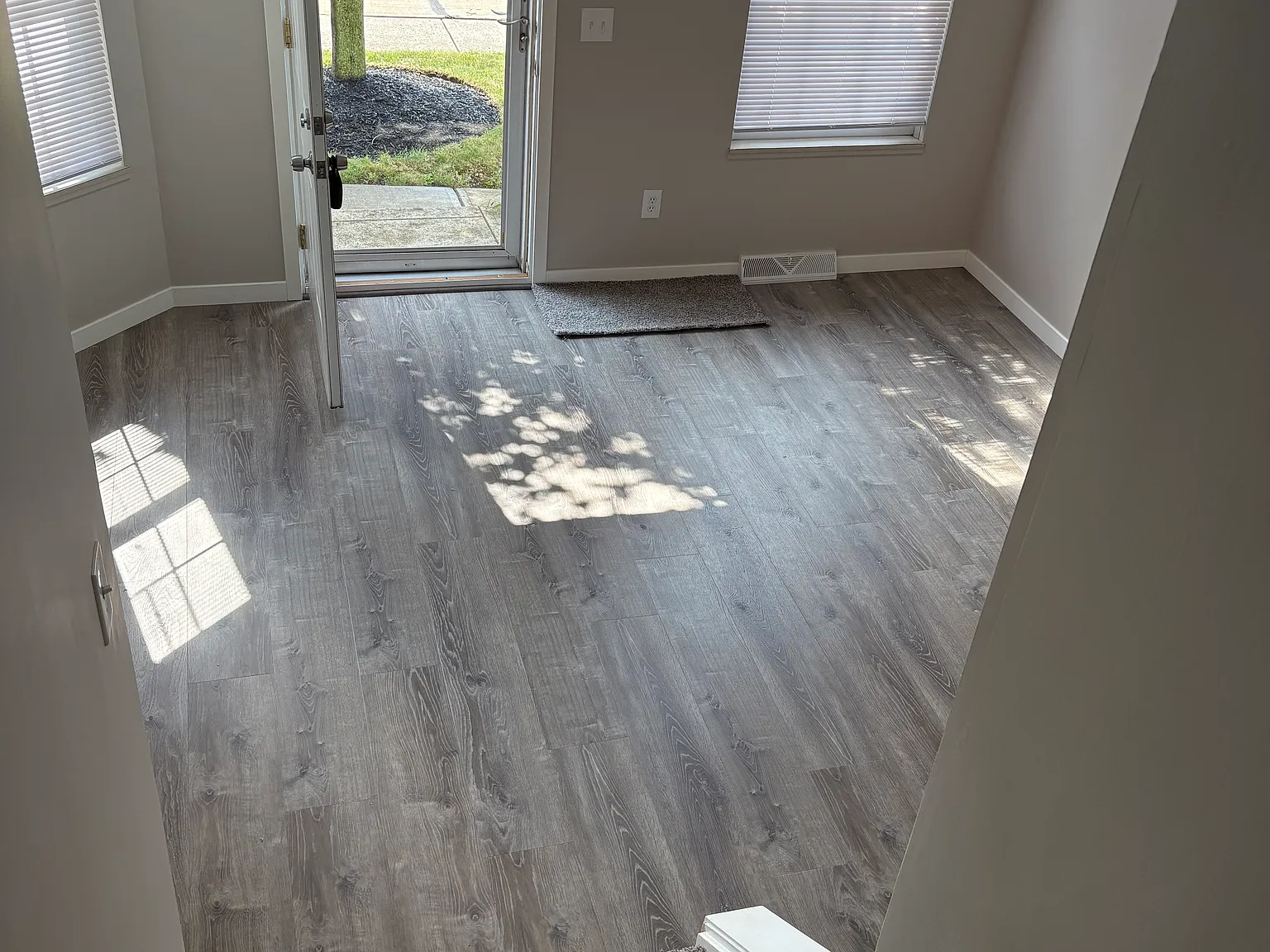 3 bed, 1.5 bath, 1044 sqft, $1,600 — Photo 1