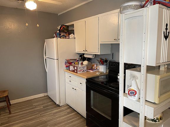 3rd image of 211 E 4th St