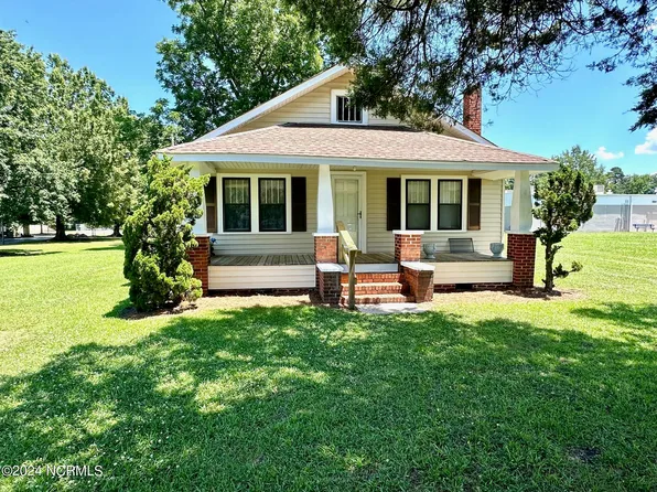 110 E Railroad Street, Bladenboro, NC 28320