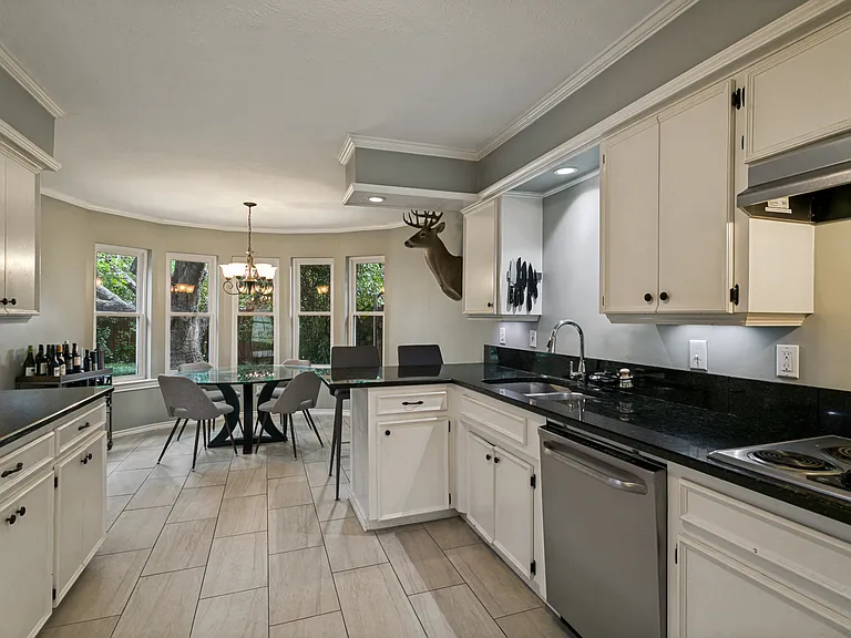 7507 Wellcrest Dr — Photo 3