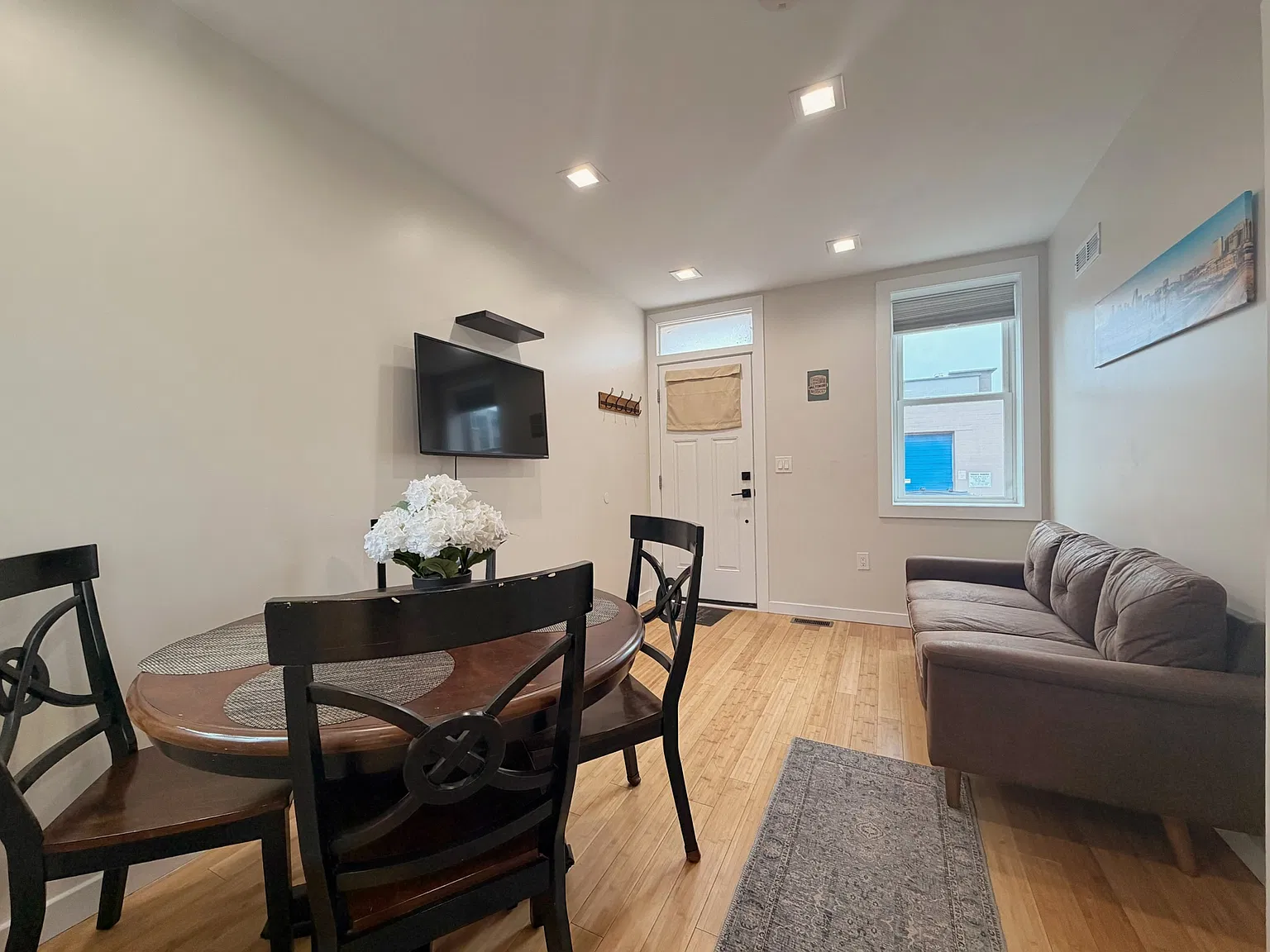 2 bed, 900 sqft, $2,400 — Photo 4