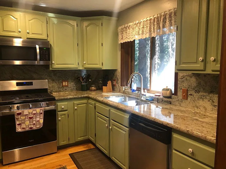 1399 Iroquois Cir — Photo 13