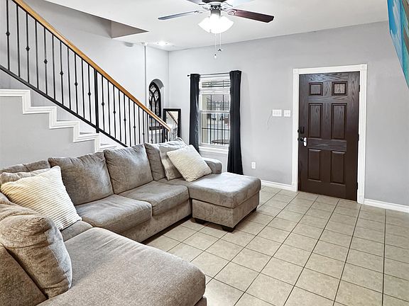 3rd image of 602 Basswood Dr #101