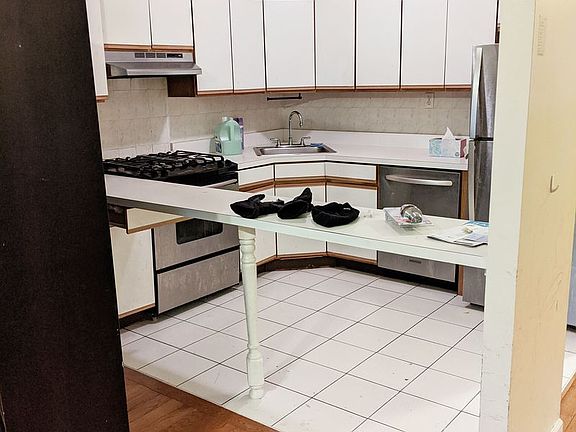 5th image of 3130 12th St APT 1
