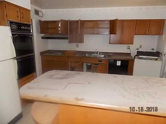 3rd image of 3302 Diamond Ave