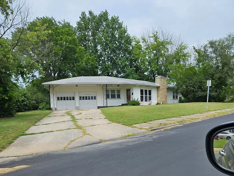 409 W Texas Ave — Photo 6